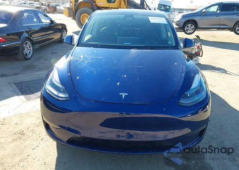 2023 Tesla Model Y Awd/Long Range Dual Motor All-Wheel Drive z USA, uszkodzony, nr VIN 7SAYGDEE3PF596164